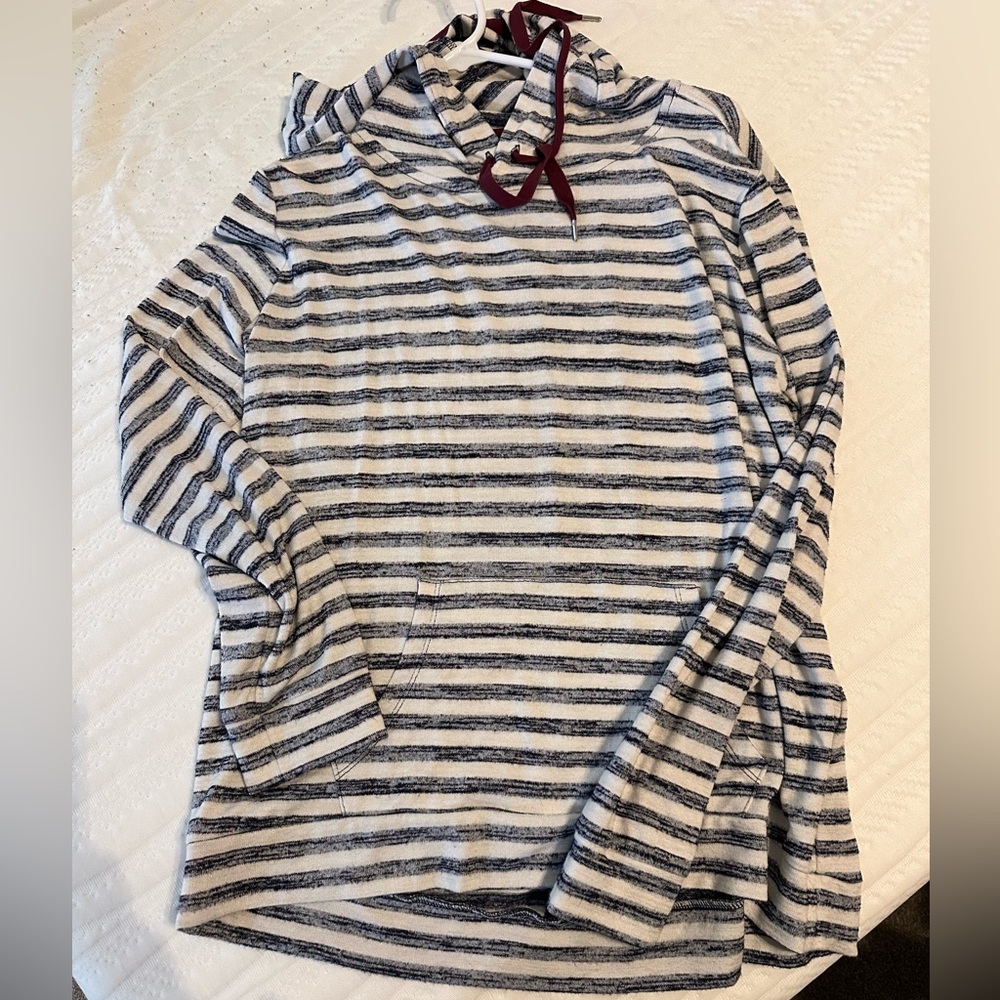 Cute hooded shirt